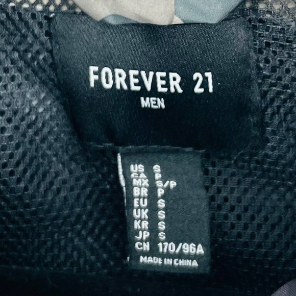 Forever 21 Mens Small Camo Print Packable Pullover Rain Jacket Hood in Collar - Picture 6 of 6